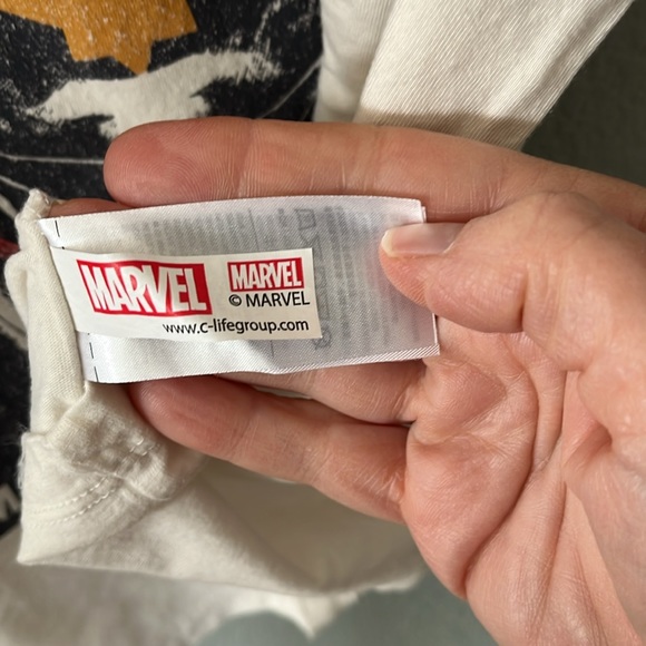 Marvel Old Navy Captain Marvel graphic T-shirt, women’s size XL, EUC - Picture 4 of 6